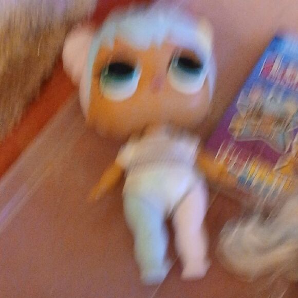 L.O.L. Surprise! Dolls with Book - Blue and White - Picture 4 of 4